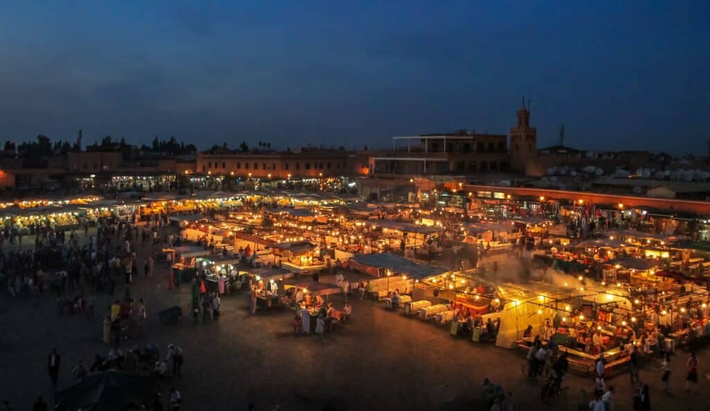 Jemaa el-Fnaa-Platz am Abend - Marakech, Marokko
